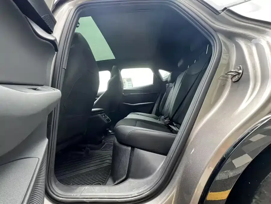 Volkswagen ID. Unyx Yuzhong 06 2024 Pro long-range version 2025 — миниатюра 2