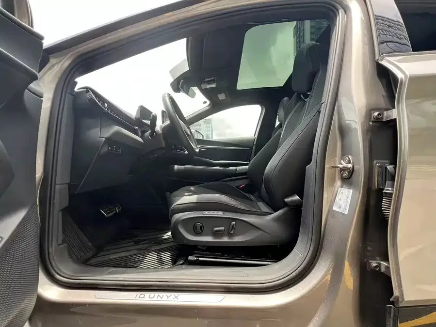 Volkswagen ID. Unyx Yuzhong 06 2024 Pro long-range version 2025 — миниатюра 4