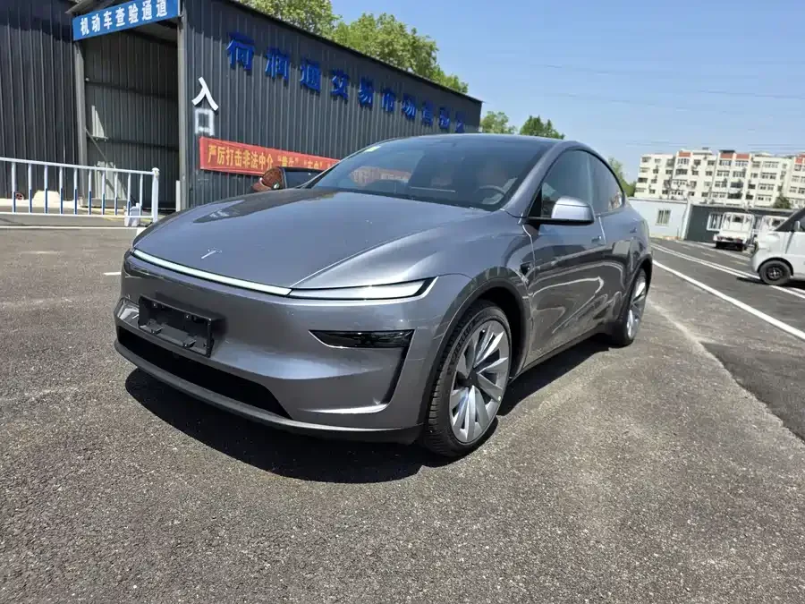 Tesla Model Y 2026
