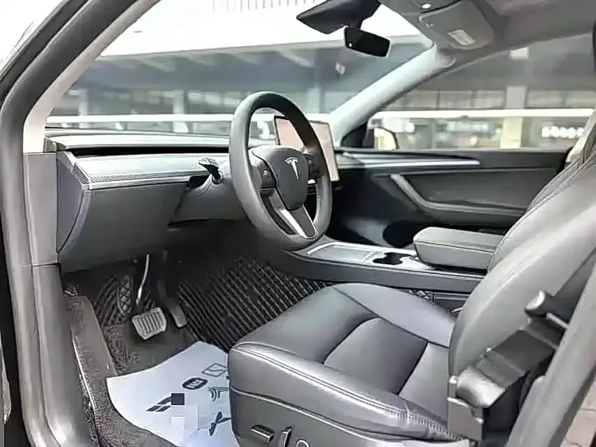 Tesla Model Y Model Y 2022 Long Range All-Wheel Drive Version 2022 — миниатюра 2