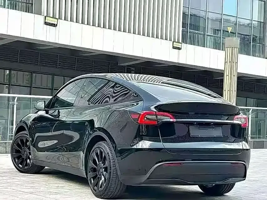 Tesla Model Y Model Y 2022 Long Range All-Wheel Drive Version 2022 — миниатюра 5