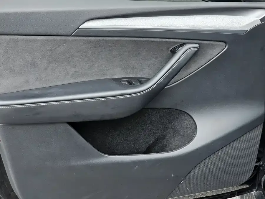 Tesla Model Y Model Y 2023 rear-wheel drive version 2024 — миниатюра 3