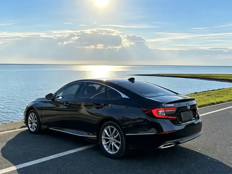 Honda Accord Accord 2022 260TURBO Deluxe Edition 2022 — миниатюра 3