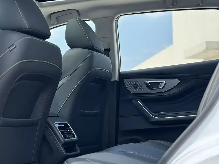 Exeed LX Xingtu Zhuifeng 2023 1.5T CVT Yufengxing Edition 2026 — миниатюра 3