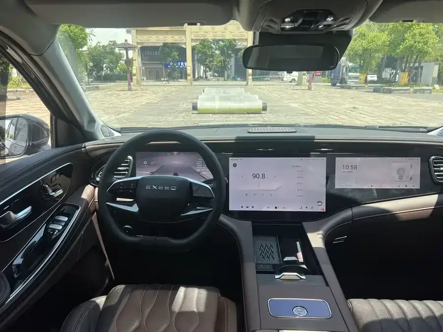 Exeed VX Xingtu Lanyue 2023 400T 2WD Xingyao Edition 7 Seaters 2023 — миниатюра 4