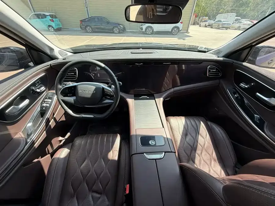 Exeed VX Xingtu Lanyue 2023 400T 4WD Star Edition 7 Seaters 2023 — миниатюра 2