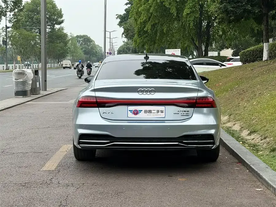 Audi A7L 2022 55 TFSI quattro S-line Zhiyuan Type Flow Crystal Set 2022 — миниатюра 2