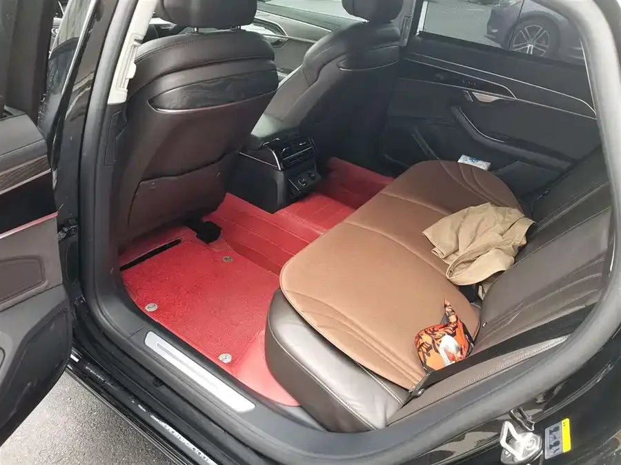 Audi A8 2024 A8L 45 TFSI quattro Luxury Edition 2023 — миниатюра 4