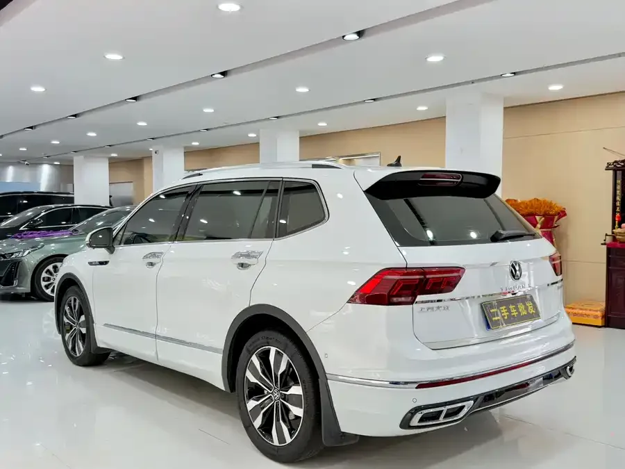 Volkswagen Tiguan L Tiguan L 2022 330TSI Automatic 2WD R-Line Enjoy Edition 2023 — миниатюра 3