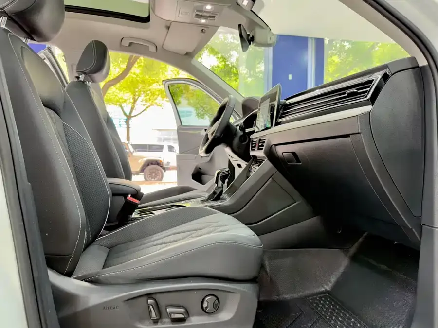 Volkswagen Tiguan L Tiguan L 2022 330TSI Automatic 2WD R-Line Enjoy Edition 2023 — миниатюра 4