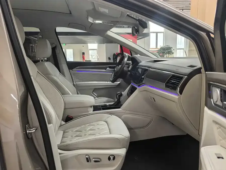 Volkswagen Viloran Weiran 2020 380TSI Premium Edition 2022 — миниатюра 3