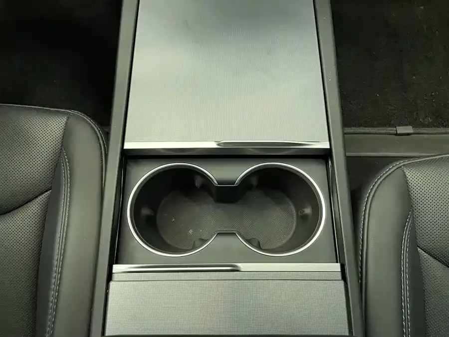 Tesla Model 3 Model 3 2025 rear-wheel drive version 2025 — миниатюра 4