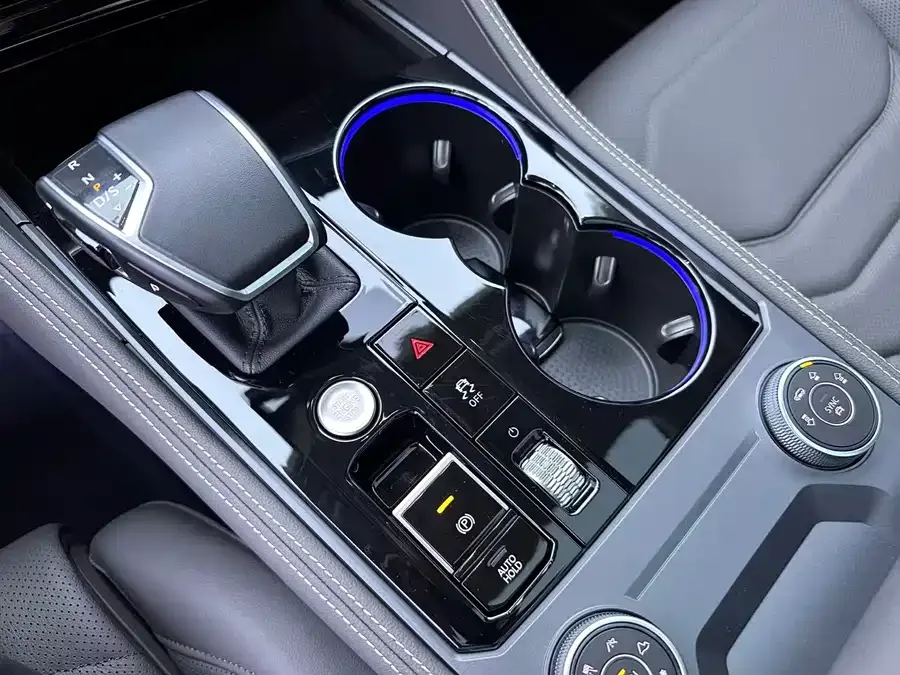 Volkswagen Touareg 2026 Touareg 3.0TSI Edge Edition Classic Sport Package 2026 — миниатюра 5