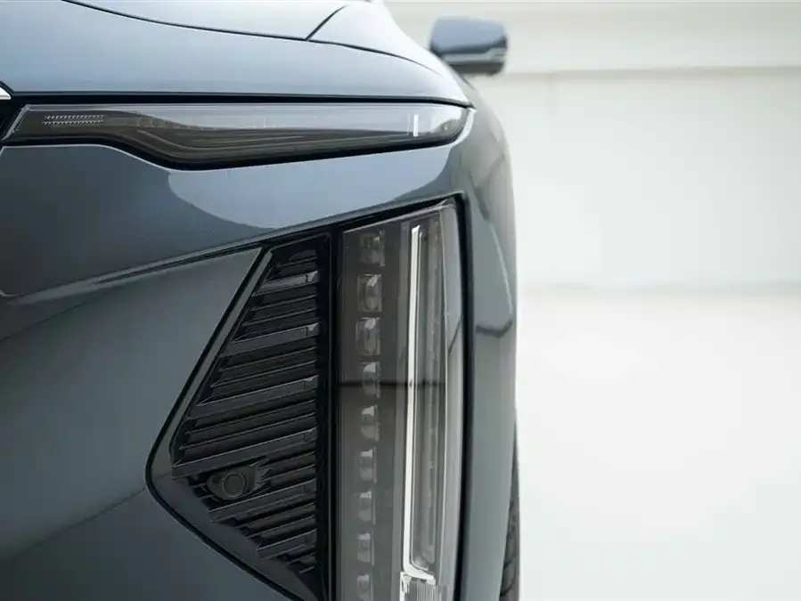 Cadillac CT6 2023 28T Platinum 2023 — миниатюра 4