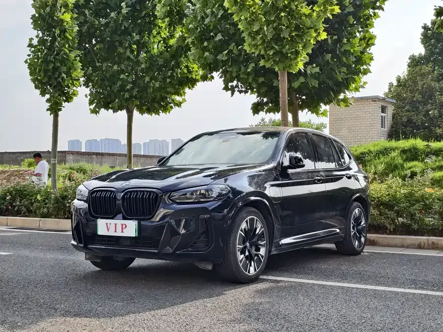 BMW iX3 2024