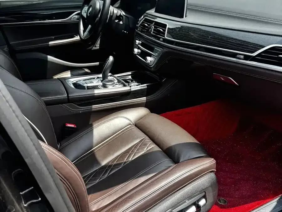 BMW 7 Series BMW 7 Series 2022 740Li Exclusive M Sports Package 2022 — миниатюра 3