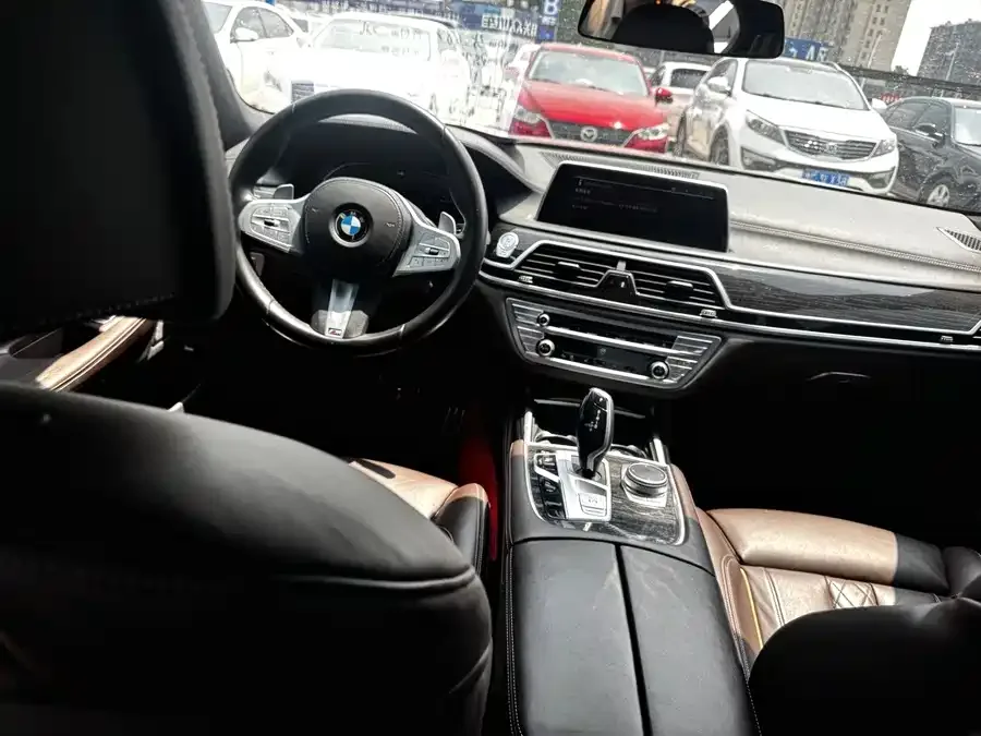 BMW 7 Series BMW 7 Series 2022 740Li Exclusive M Sports Package 2022 — миниатюра 5