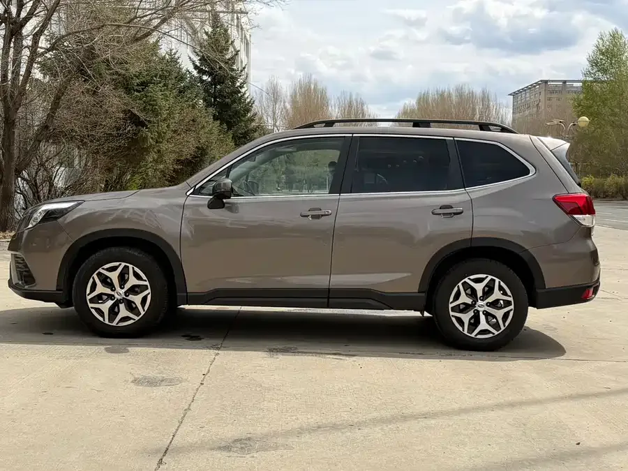 Subaru Forester 2022 Forester 2.0i AWD Luxury Edition 2022 — миниатюра 3