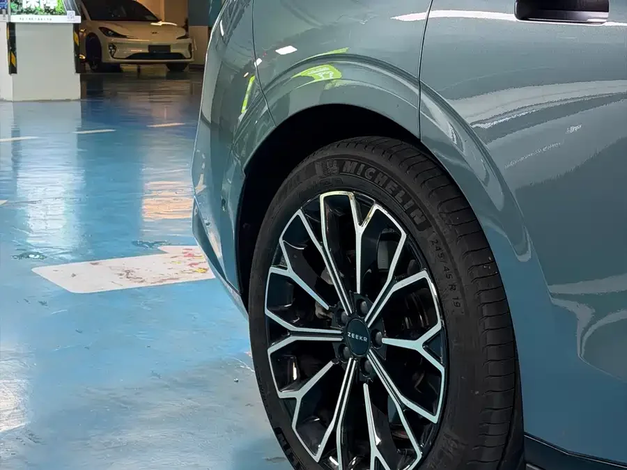 Zeekr 007 Zeekr 007 2025 Long Range Rear-wheel Drive Smart Driving Edition 100kWh 2024 — миниатюра 3