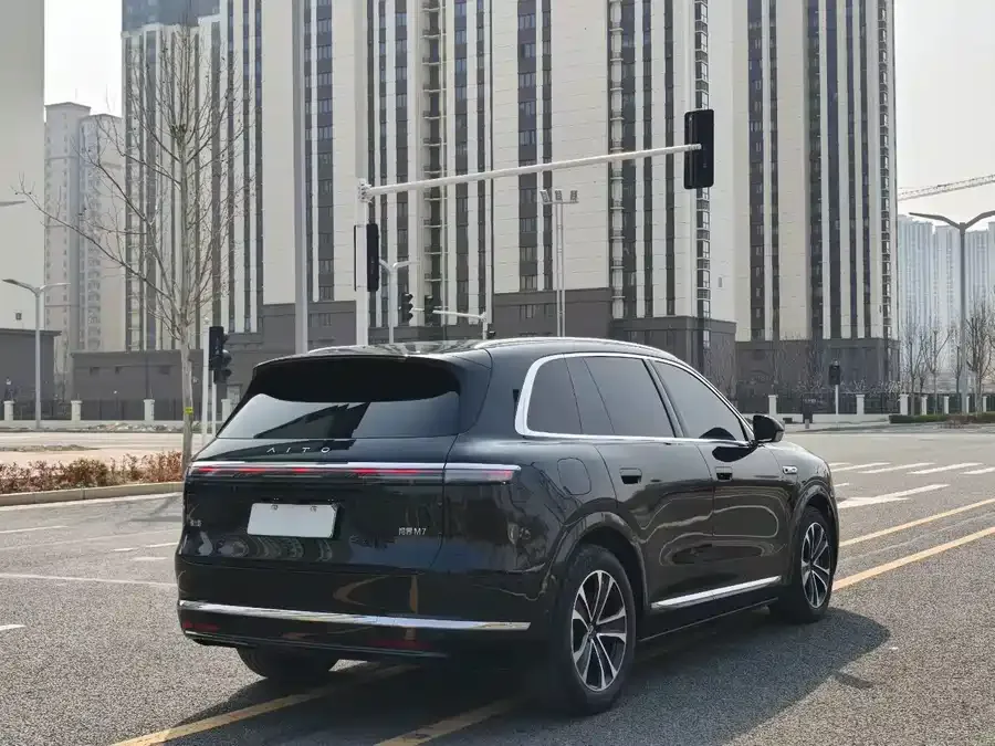 AITO M7 Wenjie M7 2026 Extended Range Pro+ 4WD 5-Seater 2025 — миниатюра 3
