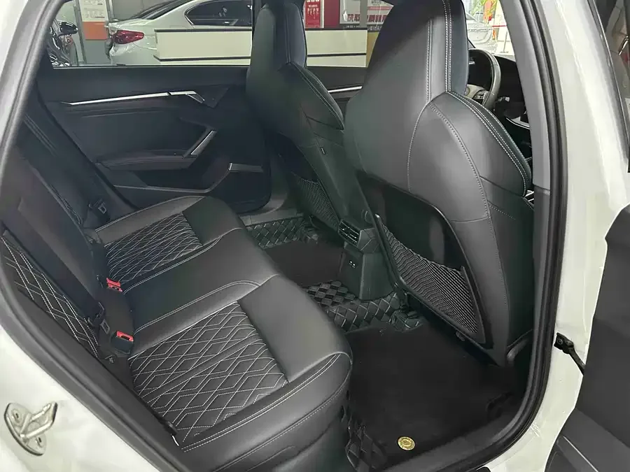 Audi A3 2025 A3L Limousine 35TFSI Flying Spur Premium Edition 2025 — миниатюра 3