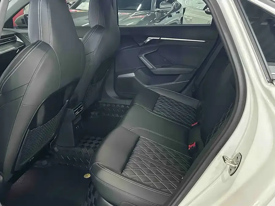 Audi A3 2025 A3L Limousine 35TFSI Flying Spur Premium Edition 2025 — миниатюра 4