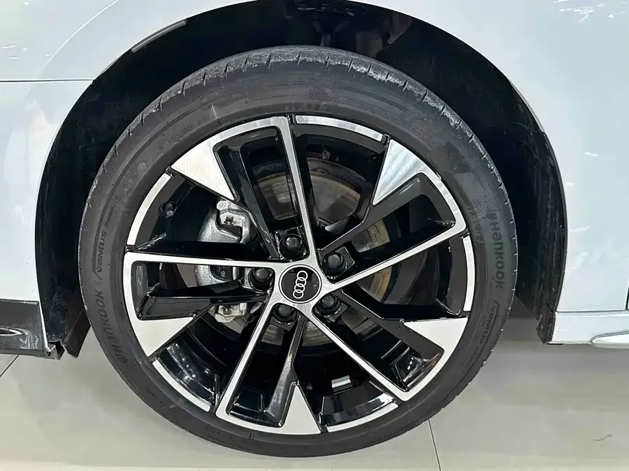 Audi A3 2025 A3L Limousine 35TFSI Flying Spur Premium Edition 2025 — миниатюра 5