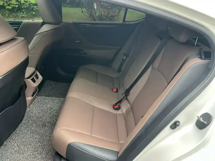 Lexus ES 2024 200 Premium Edition 2024 — миниатюра 2