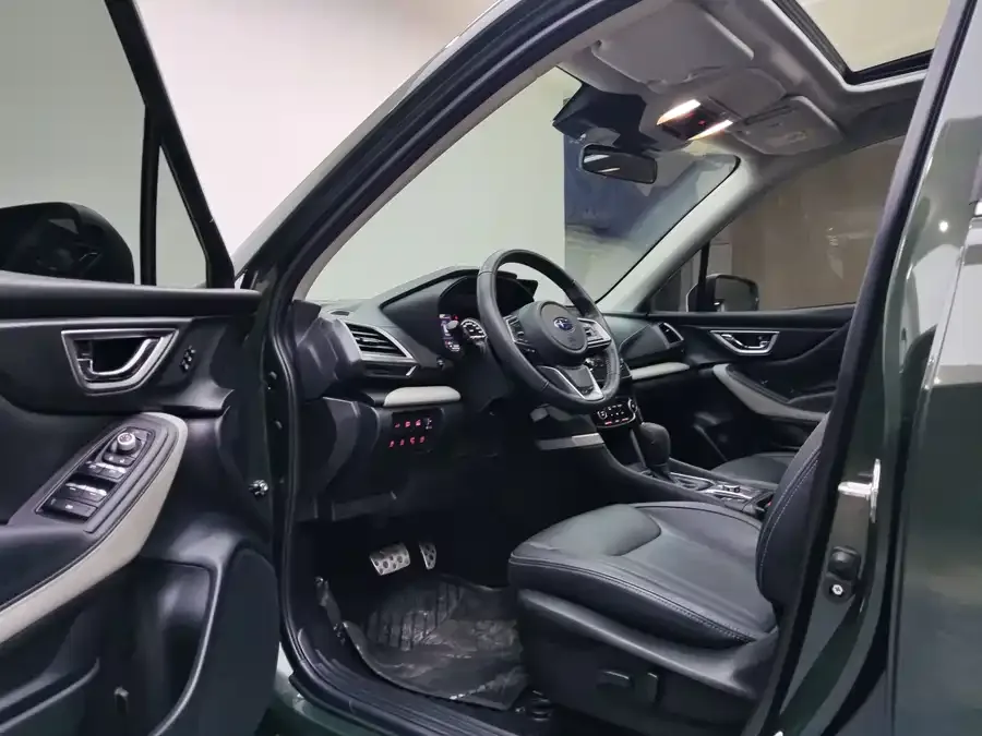 Subaru Forester 2022 Forester 2.0i AWD Ultimate Edition EyeSight 2022 — миниатюра 3