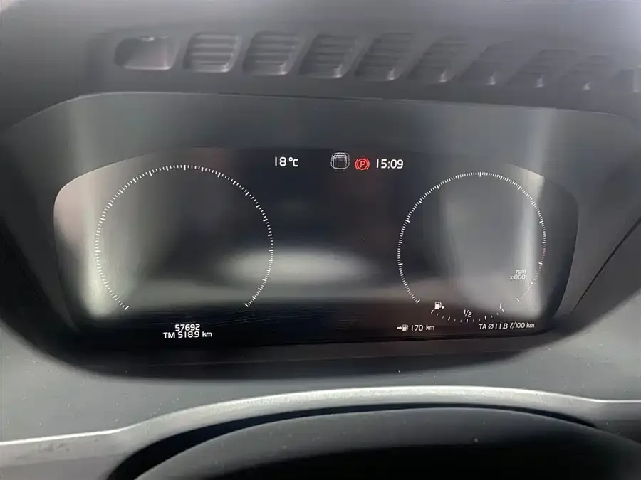 Volvo XC90 2022 B6 Zhiyi Luxury Edition 7-seater 2022 — миниатюра 2