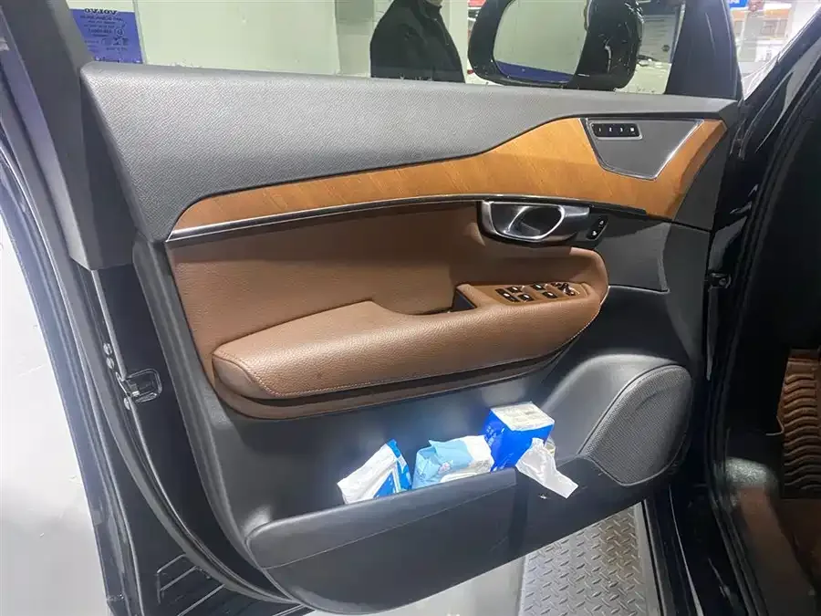 Volvo XC90 2022 B6 Zhiyi Luxury Edition 7-seater 2022 — миниатюра 4