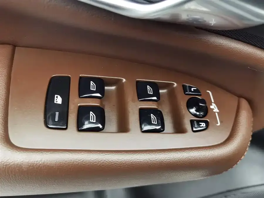 Volvo XC90 2023 B6 Zhiyi Luxury Edition 7 Seaters 2023 — миниатюра 3