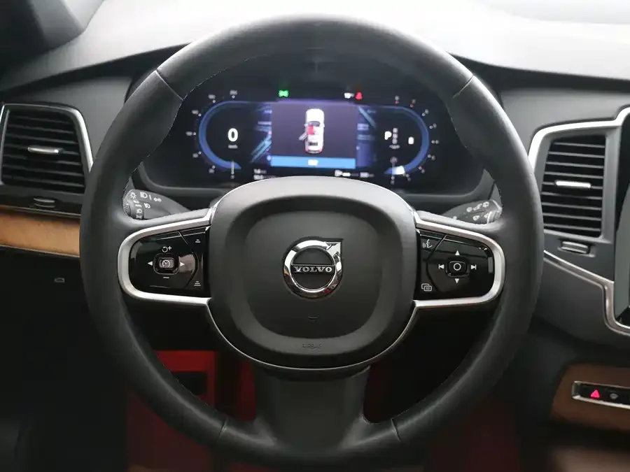 Volvo XC90 2023 B5 Smart Luxury Edition 5 Seaters 2023 — миниатюра 4