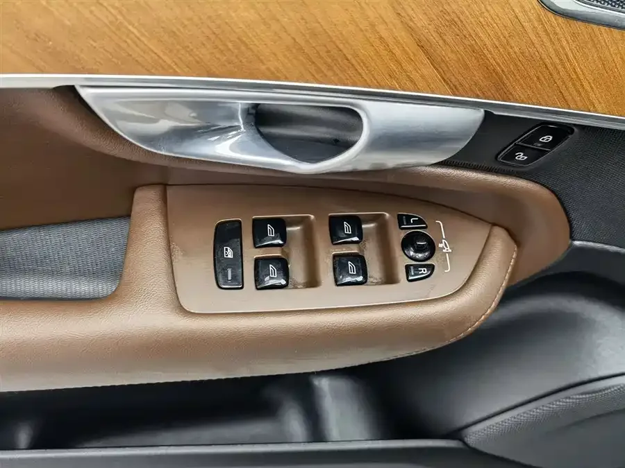 Volvo XC90 2023 B6 Zhiyi Luxury Edition 7 Seaters 2023 — миниатюра 3