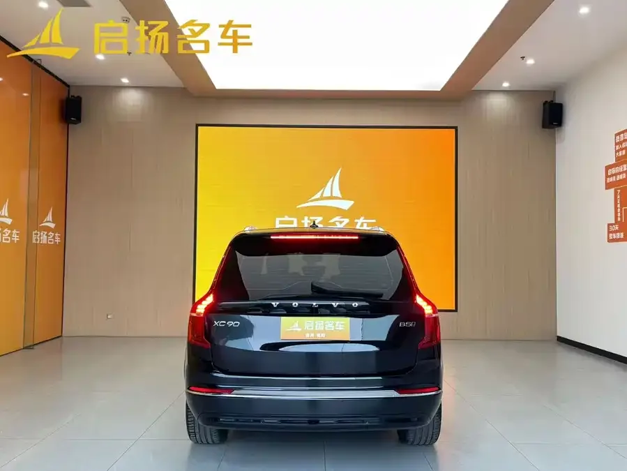 Volvo XC90 2025 B5 Smart Luxury Edition 5 Seaters 2025 — миниатюра 3