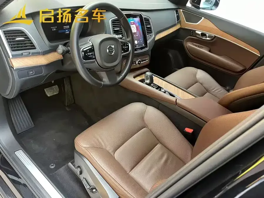 Volvo XC90 2025 B5 Smart Luxury Edition 5 Seaters 2025 — миниатюра 4