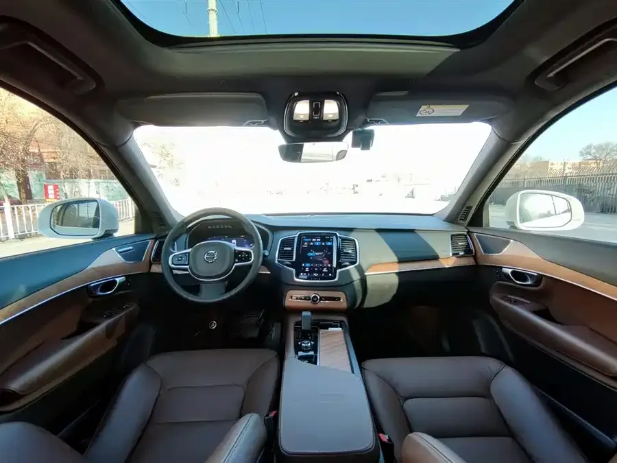 Volvo XC90 2024 B6 Zhiyi Luxury Edition 7 Seaters 2024 — миниатюра 3