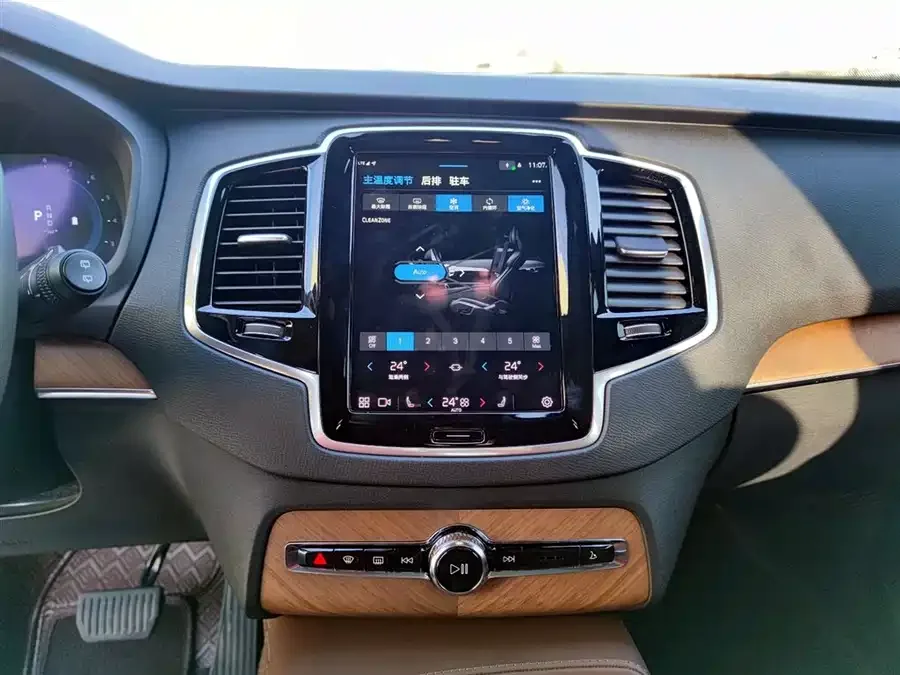 Volvo XC90 2024 B6 Zhiyi Luxury Edition 7 Seaters 2024 — миниатюра 4