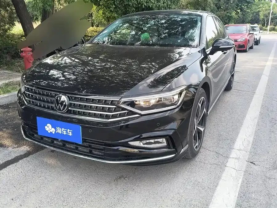 Volkswagen Magotan 2025