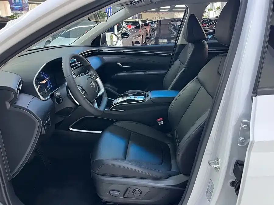 Hyundai tucson l Tucson 2023 Tucson L 1.5T Automatic 2WD LUX Premium Edition 2023 — миниатюра 4