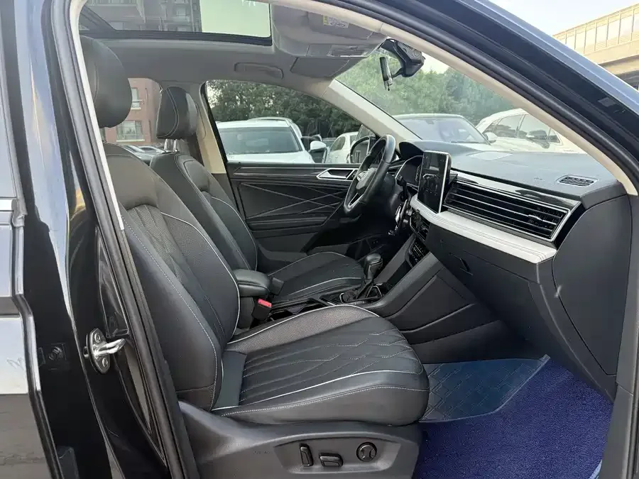 Volkswagen Tiguan L Tiguan L 2022 330TSI Automatic 2WD Smart Edition 2022 — миниатюра 3