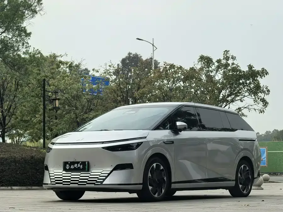 XPeng XPeng X9 2024