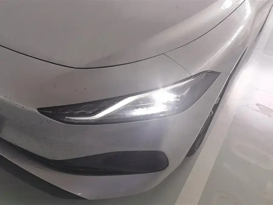 Roewe D7 Roewe D7 2025 DMH 125km World Champion Edition 2025 — миниатюра 5