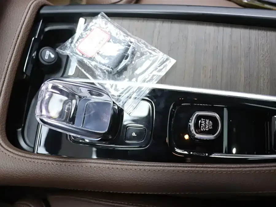 Volvo S90 2023 B5 Zhiyuan Luxury Edition 2022 — миниатюра 3