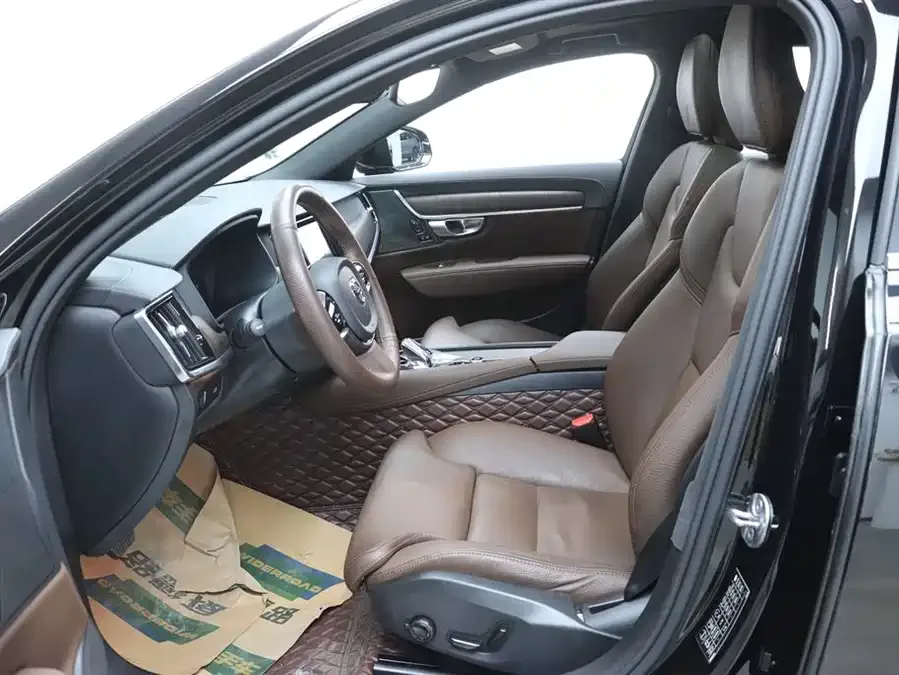 Volvo S90 2023 B5 Zhiyuan Luxury Edition 2022 — миниатюра 4