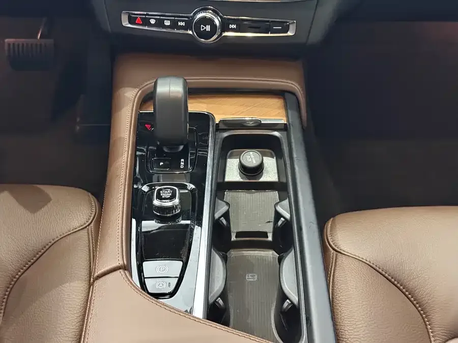 Volvo S90 2024 B5 Luxury Edition 2024 — миниатюра 3