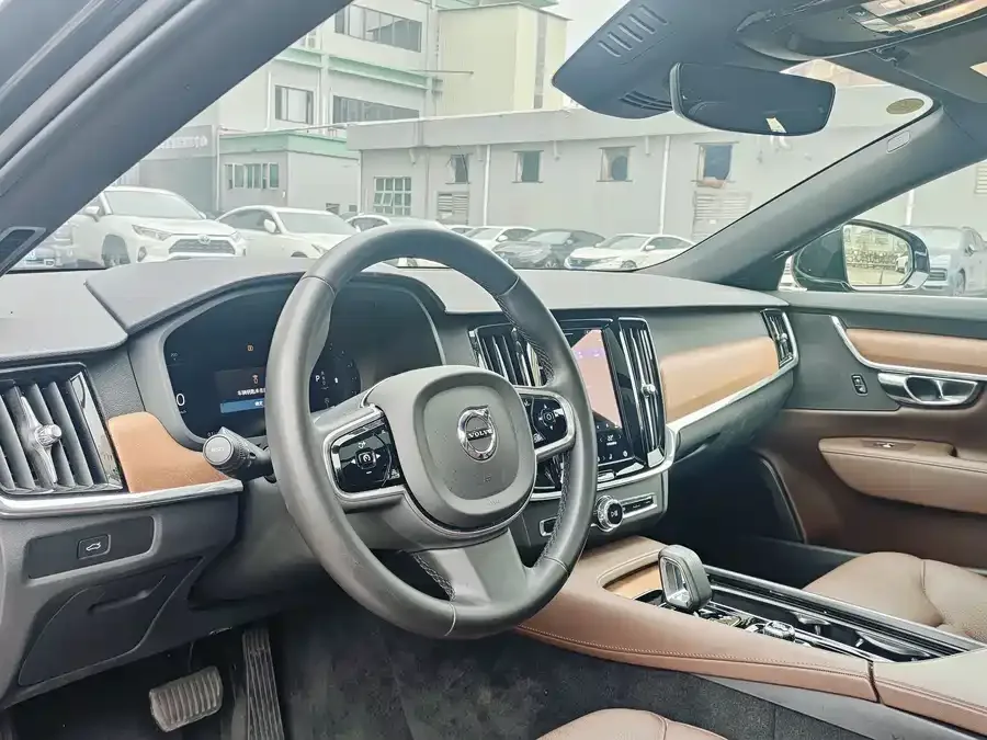 Volvo S90 2024 B5 Luxury Edition 2024 — миниатюра 3