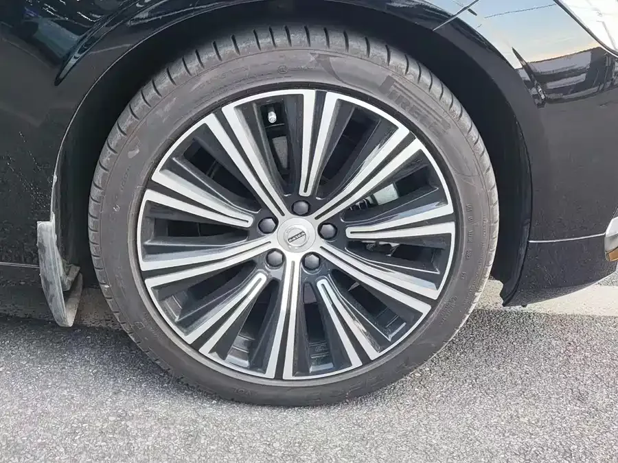Volvo S90 2024 B5 Zhiyuan Luxury Edition 2024 — миниатюра 5