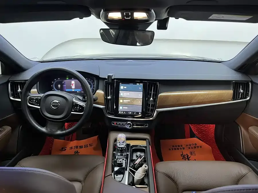 Volvo S90 2024 B5 Luxury Edition 2024 — миниатюра 3
