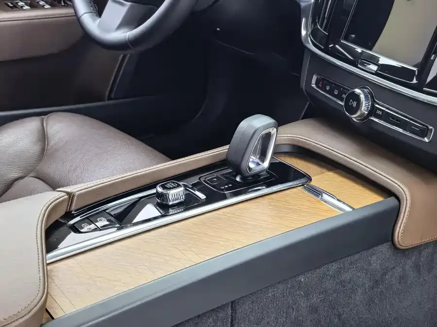 Volvo S90 2024 B5 Luxury Edition 2024 — миниатюра 2